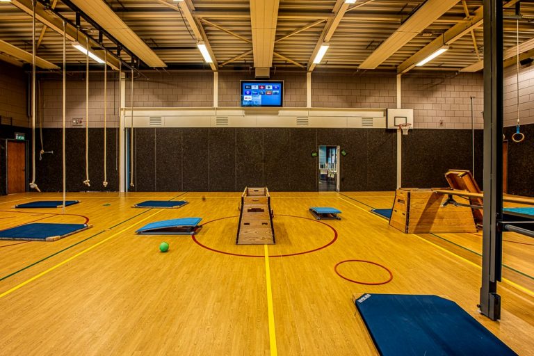 Een scherm in de gymzaal